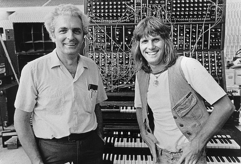 Prijatelji pred predmetom koji ih vezuje: Robert Moog i Keith Emerson